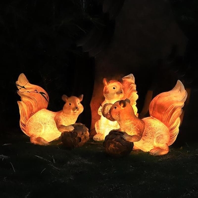 Elegant and Playful Squirrel Shape LED Garden Lights, Perfect for Outdoor Decor, Patio, and Pond Areas, Warm and Detailed Illumination