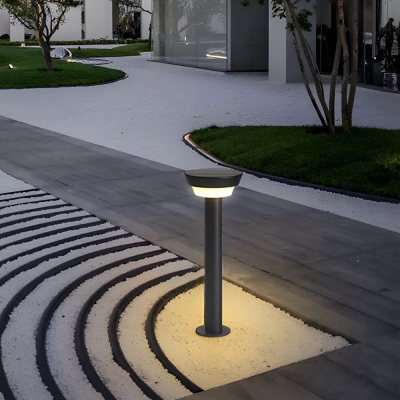 Elegant Black Aluminum Outdoor Path Light with IP65 Waterproof Rating, Two Installation Options, and Solar Charging Capability