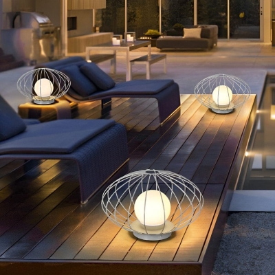 Durable Galvanized Steel Outdoor Garden Light with High Color LED, IP65 Waterproof, Dustproof, Rustproof, and High-Temperature Resistant