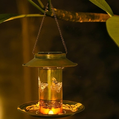 Durable Solar Powered Metal Outdoor Hanging Bird Feeder &amp; Decorative Garden Light, Perfect Gift for Bird Watchers &amp; Outdoor Enthusiasts