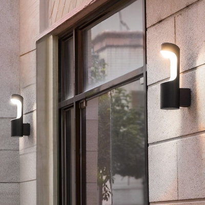 Durable Aluminum Outdoor Wall Lamp with High-Transmittance Acrylic Shade, Waterproof and Rustproof, Built-in LED for Bright, Energy-Efficient Lighting