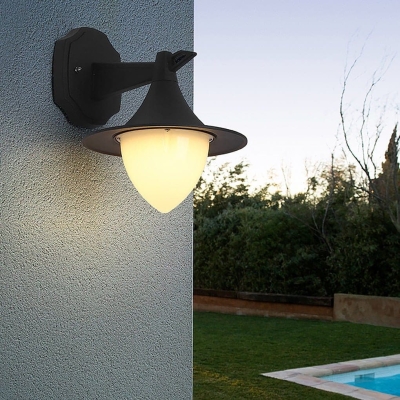 Retro Outdoor Wall Light, Aluminum Die-Casting, Waterproof, Dustproof, Curved Lampshade, Ideal for Modern and Retro Courtyards, Porch Lighting