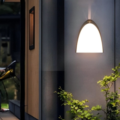 Durable Aluminum Outdoor Wall Lamp with Oxidized Finish, High-Transmittance Acrylic Lampshade, and Built-in LED for Bright, Uniform Lighting