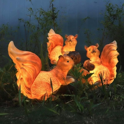 Elegant and Playful Squirrel Shape LED Garden Lights, Perfect for Outdoor Decor, Patio, and Pond Areas, Warm and Detailed Illumination