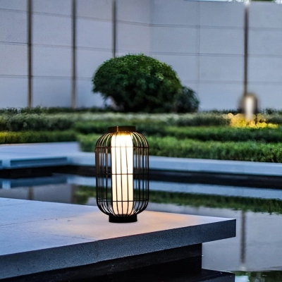 Portable Retro Lantern Shape Outdoor Solar Light with High-Efficiency Panels, Waterproof Metal Design, and Easy Installation for Garden and Patio