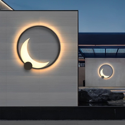 Durable Stainless Steel Moon Shape LED Wall Lamp, Rust-Resistant, Energy-Saving, Warm Light for Outdoor Use, Long-Lasting and Stylish Design