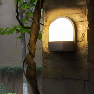 Durable Die-Cast Aluminum Outdoor Wall Lamp with High Light Transmittance, Rust-Proof, Easy to Install for Garden, Balcony, Villa, and Stair