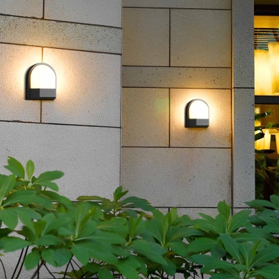 Durable Die-Cast Aluminum Outdoor Wall Lamp with High Light Transmittance, Rust-Proof, Easy to Install for Garden, Balcony, Villa, and Stair