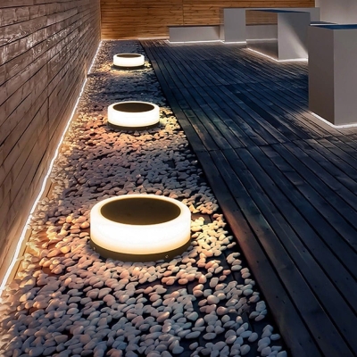 Minimalist Design Solar Post Lamp with Intelligent Light Control, High Color LED, and Weatherproof Sealing for Vibrant and Warm Courtyard Lighting
