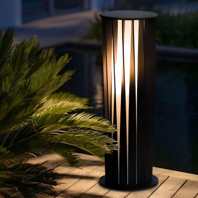 Durable Outdoor Solar Pathway Light with High Transmittance Acrylic Lampshade, Energy-Saving LED, and Waterproof Metal Body for American Homes