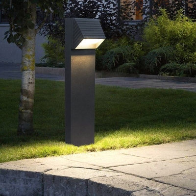 Sturdy Aluminum Alloy Die-Casting Outdoor Light with High Color Rendering LED, Frosted Glass Lampshade, and Silver Luster Finish for Lawn and Landscape