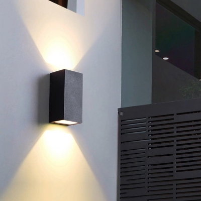 Sturdy Aluminum Alloy Outdoor Wall Light with Waterproof Silicone Gasket, Dual Light Effects, and Decorative Up and Down Lighting