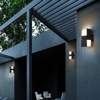 Modern Black Die-Cast Aluminum Outdoor Wall Lamp with Dual Adjustable Square Spotlights for Stylish and Versatile Illumination