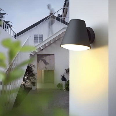 Durable Waterproof Die-Cast Aluminum LED Outdoor Wall Light with Frosted Acrylic Shade for Entrance, Garage, Balcony, and Terrace