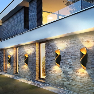 Versatile Indoor/Outdoor Wall Lamp, Waterproof, Dustproof, Creative Design, Sturdy Aluminum Alloy, IP66 Rated for Villa, Balcony, Garden, and More