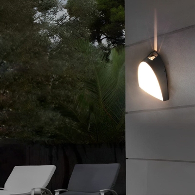 Durable Aluminum Outdoor Wall Lamp with Oxidized Finish, High-Transmittance Acrylic Lampshade, and Built-in LED for Bright, Uniform Lighting