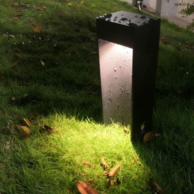 Durable Aluminum Outdoor Pathway Light with Energy-Efficient LED, High Brightness, Long Lifespan, and Easy Installation for American Homes