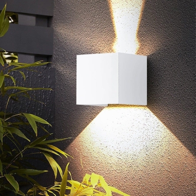 Adjustable Up and Down Outdoor Wall Lamp with High Color Rendering LED, Rain and Dust Resistant, Ideal for Creating Unique Courtyard Atmospheres