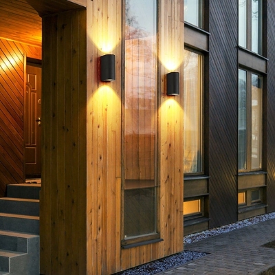 Elegant Die-Casting Black Wall Lamp for Outdoor Use, Weather-Resistant, Perfect for Entrances, Patios, Balconies, and Porches