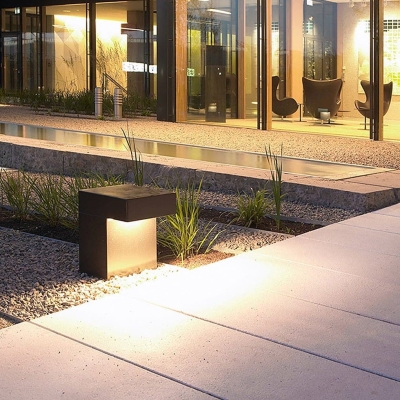 Solar-Powered Modern Outdoor Lamp for Villa Courtyards, Park Lawns, and Paths, Energy-Saving, Durable, Weather-Resistant with Automatic Night Activation