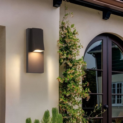 Durable Die-Cast Aluminum Outdoor Wall Sconce Light with High Transmittance Glass Lampshade, Waterproof, Rust-Proof, and Weather-Resistant Porch Light