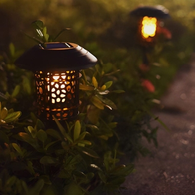 Durable Solar Lawn Lamp with Artistic Hollow Design, Waterproof Die-Cast Aluminum, Intelligent Light Control, Easy Installation for Pathways and Gardens