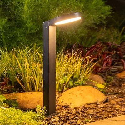 Durable Aluminum Die-Cast Outdoor Pathway Light with High Transmittance Lampshade, Waterproof Design for Gardens, Villas, and Parks