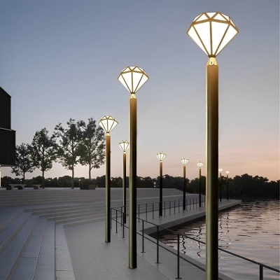 Durable Aluminum Pathway Light with High Transmittance Lampshade, Anti-Rust Treatment, and Intelligent Control Circuit for Garden and Outdoor Use