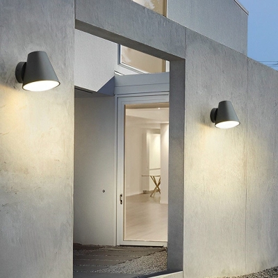 Durable Waterproof Die-Cast Aluminum LED Outdoor Wall Light with Frosted Acrylic Shade for Entrance, Garage, Balcony, and Terrace
