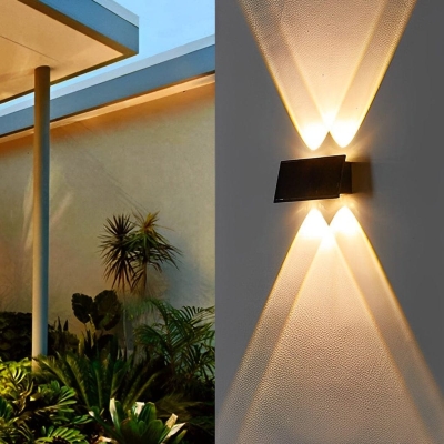 Solar Up and Down Lighting Wall Washer Light, No Wiring Needed, Long Battery Life, Intelligent Light Control, Chic Design for Warm Garden Walls